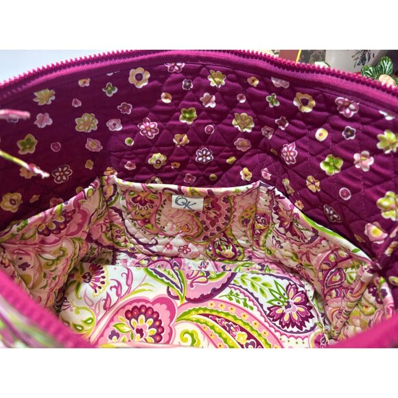 Quilted Pink Paisley Floral Tote Bag With Zipper Closure & Interior Pockets - Picture 5 of 10